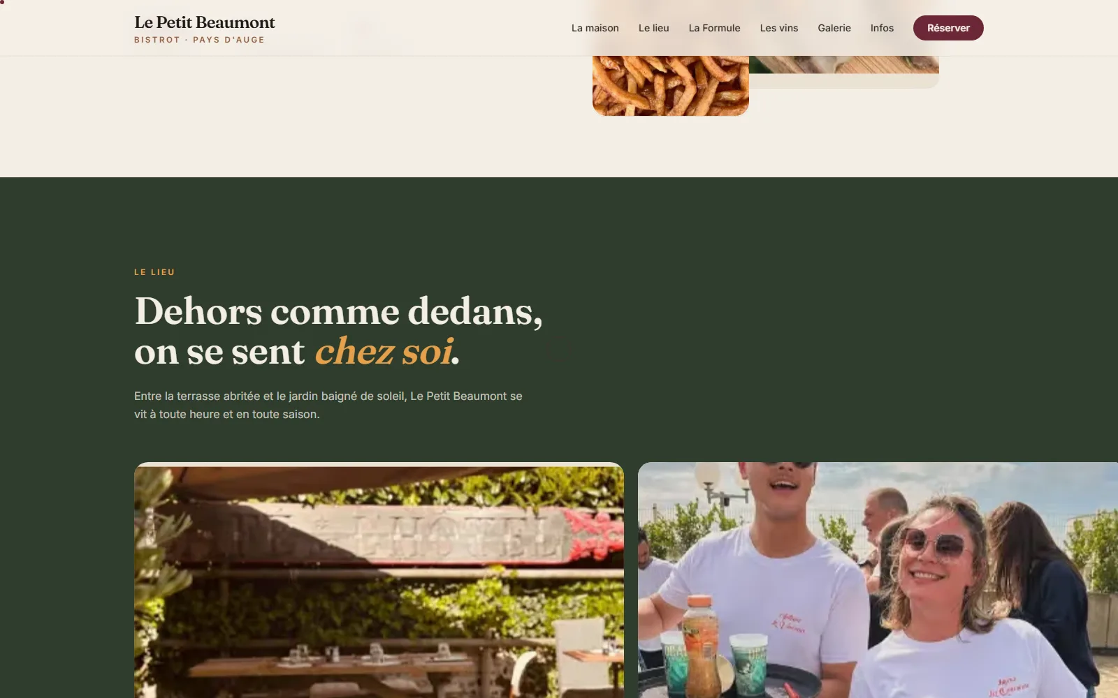 Section « Le lieu » : la terrasse et les tablées du Petit Beaumont, ambiance conviviale
