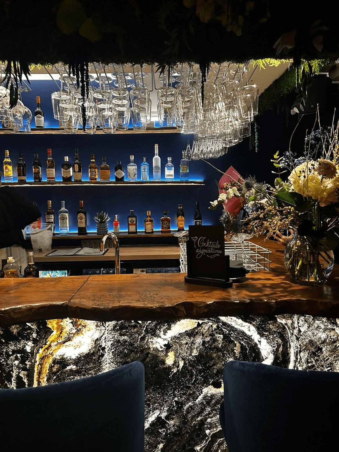Comptoir et bar éclairé de Felicia Deauville